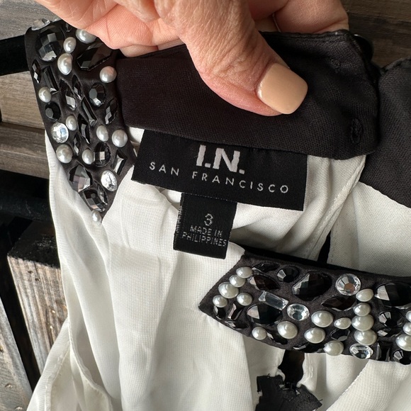 Black and white with pearl accents - Picture 4 of 6